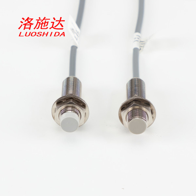 Luoshida 12V Dcのケーブル タイプが付いている円柱誘導の近接センサースイッチ